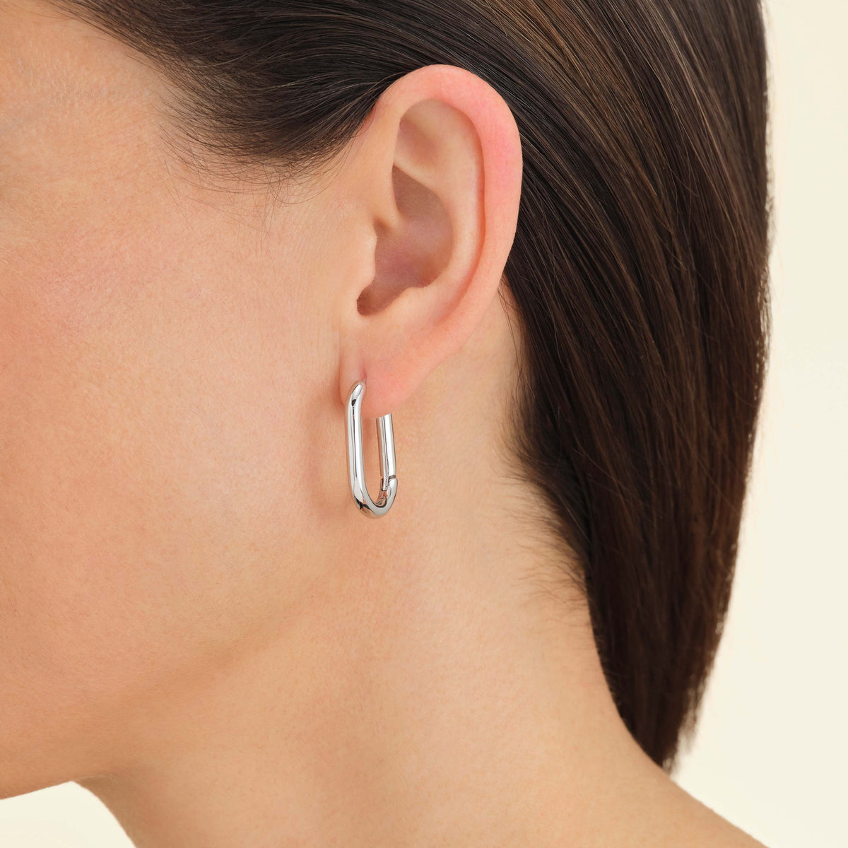 Oval Hoops Silver leftcolumn