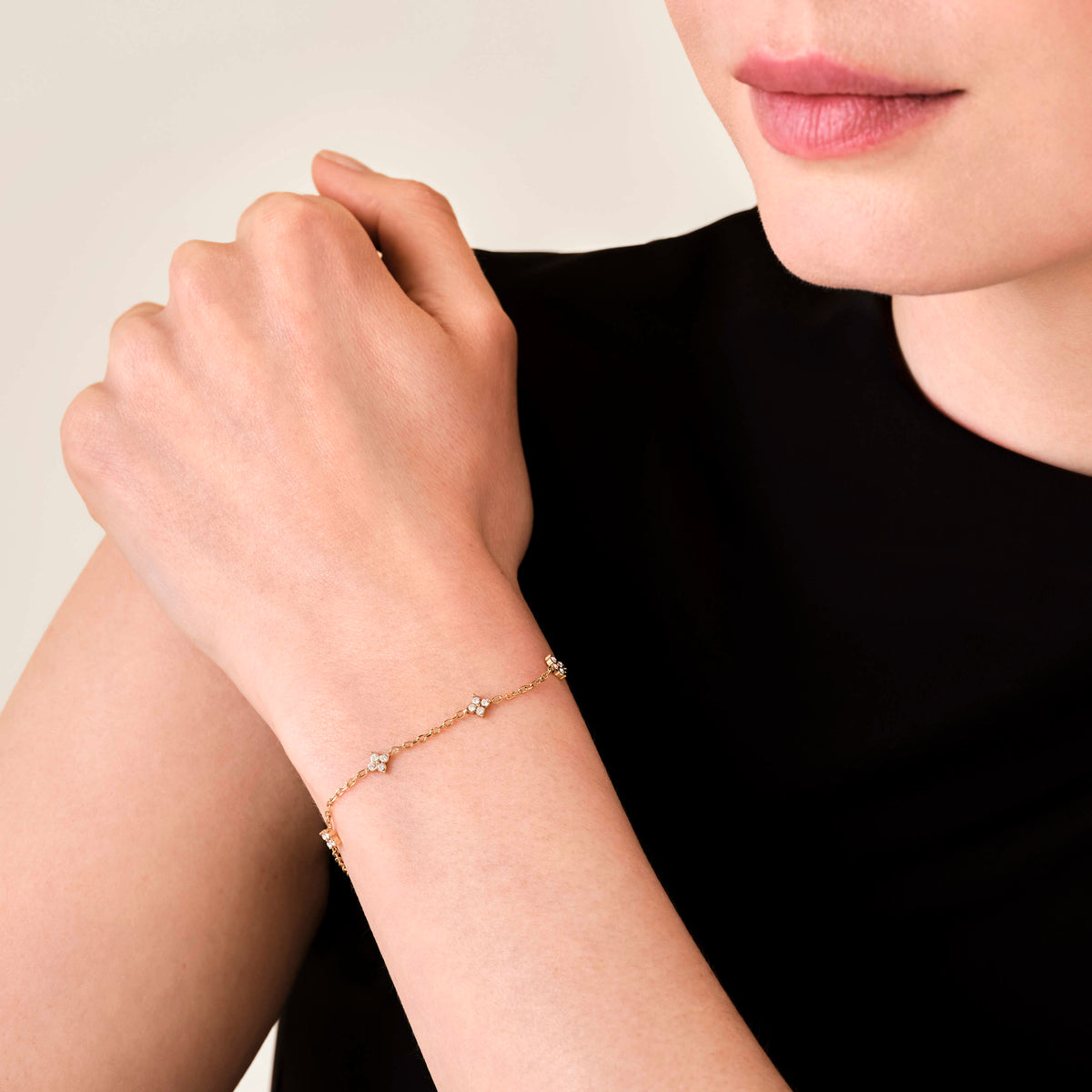 Crystal Star Bracelet leftcolumn