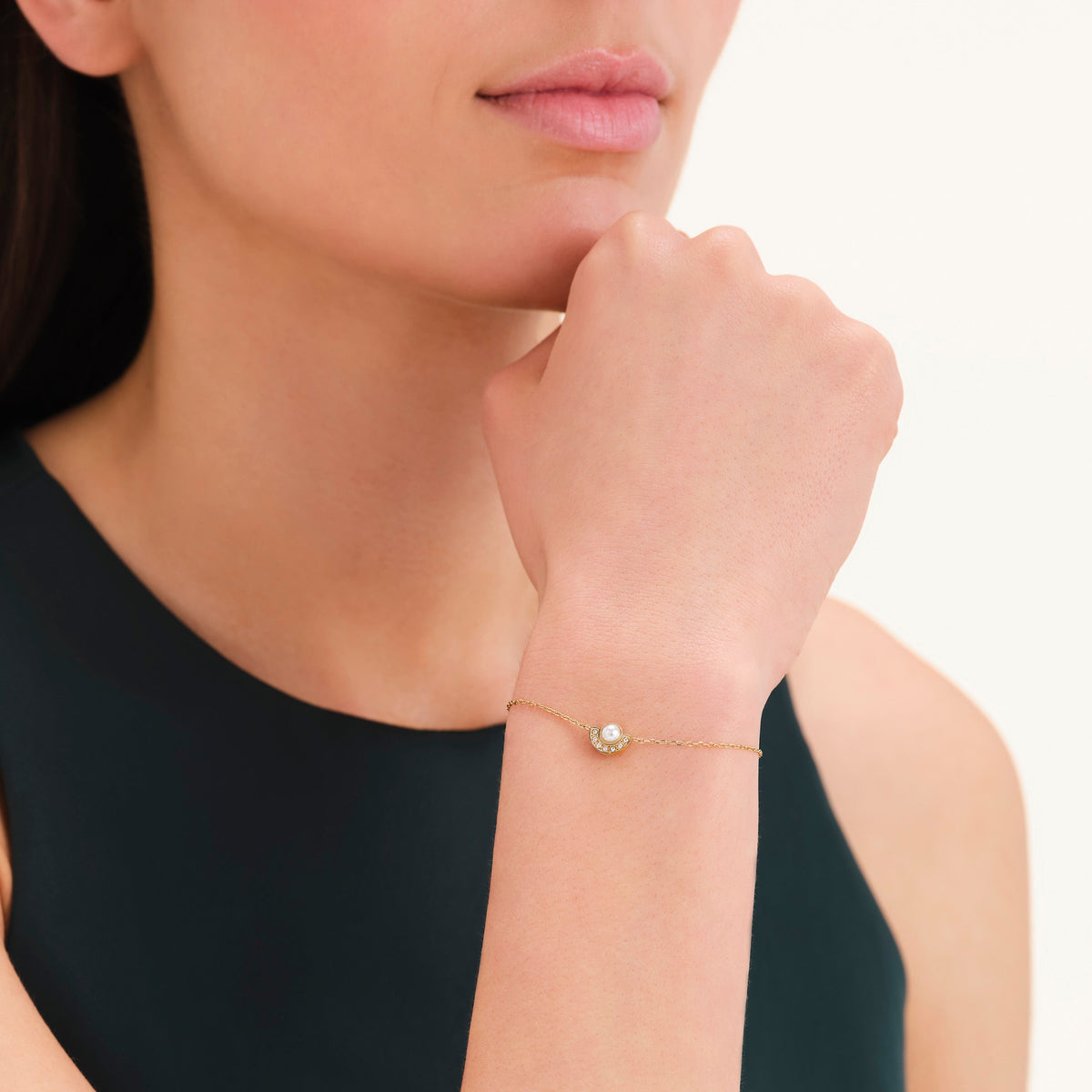 Pearl Halo Bracelet leftcolumn